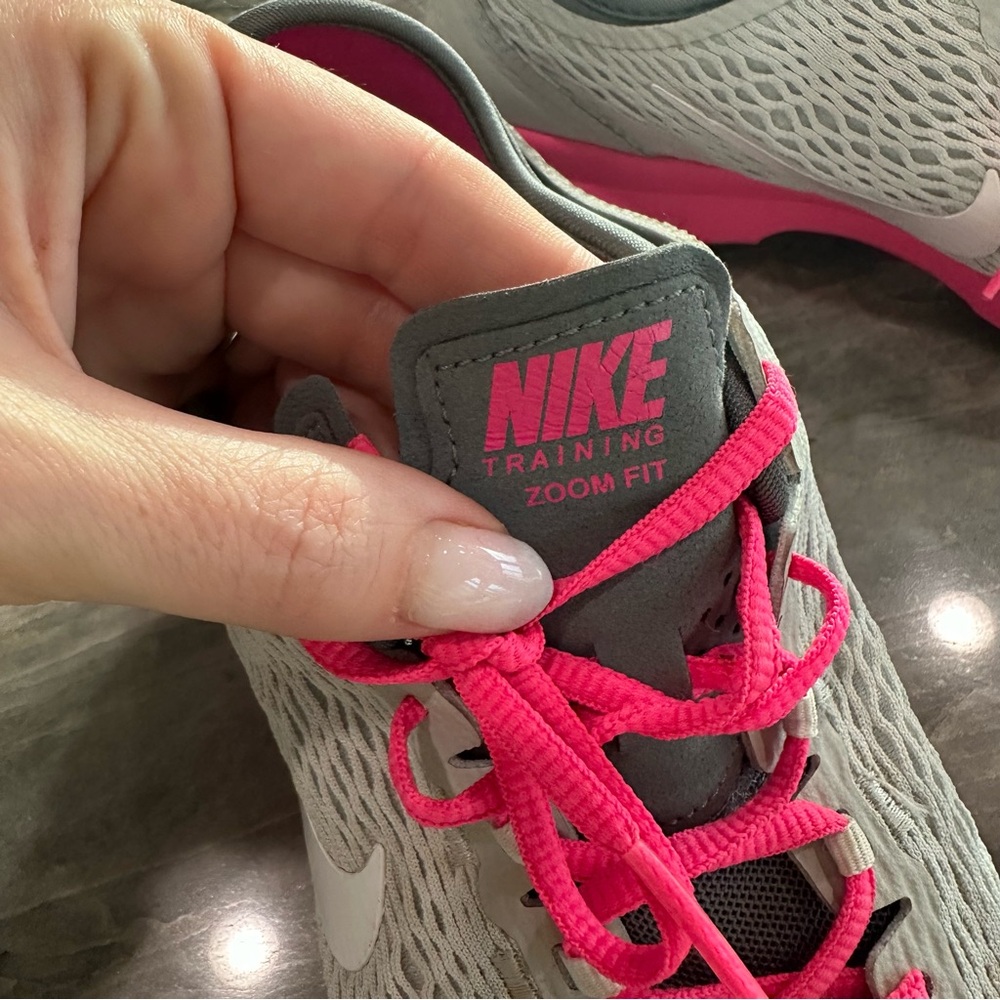 Nike Women's Zoom Fit Shoes Gray and Pink Training size 9 - Picture 3 of 7